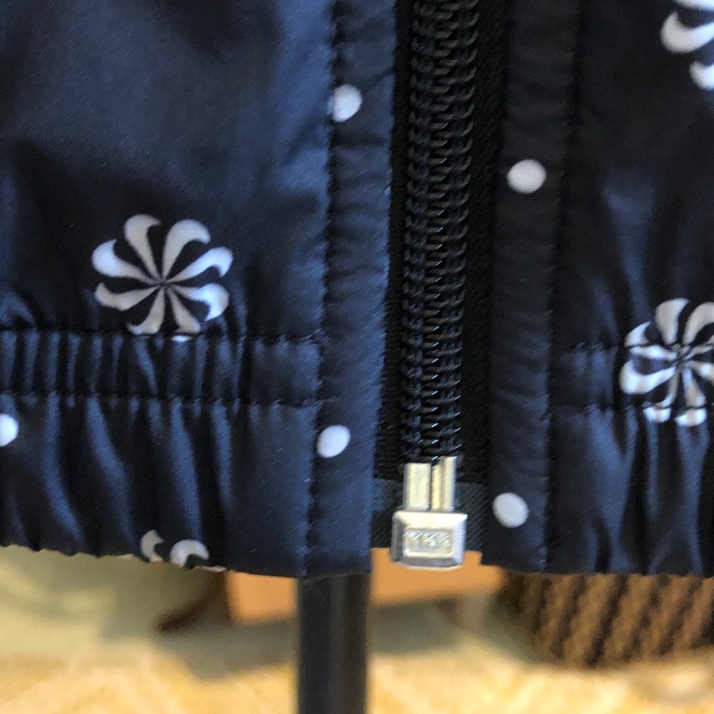 Nike Women’s Sportswear Bandana Print Jacket - Picture 7 of 7